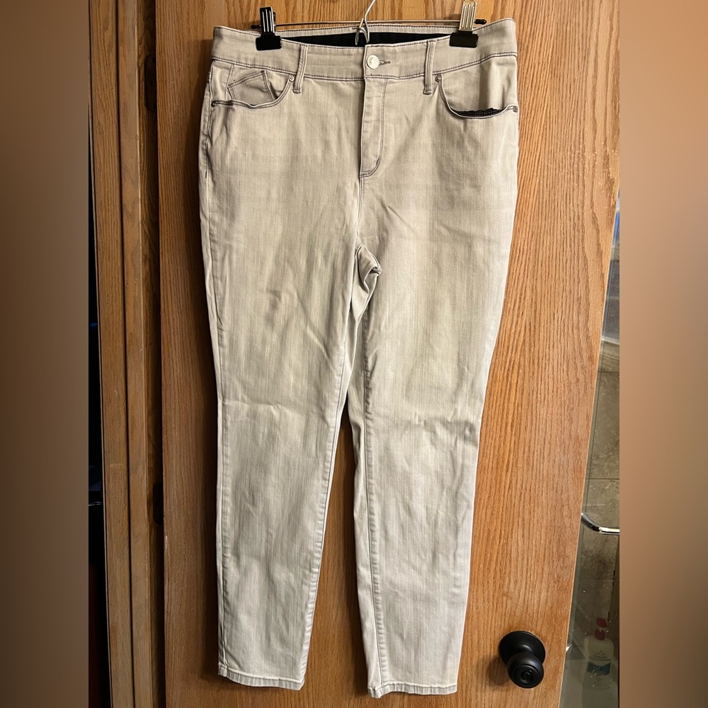 Chicos CreamColored Stretch Women's Jeans size 12